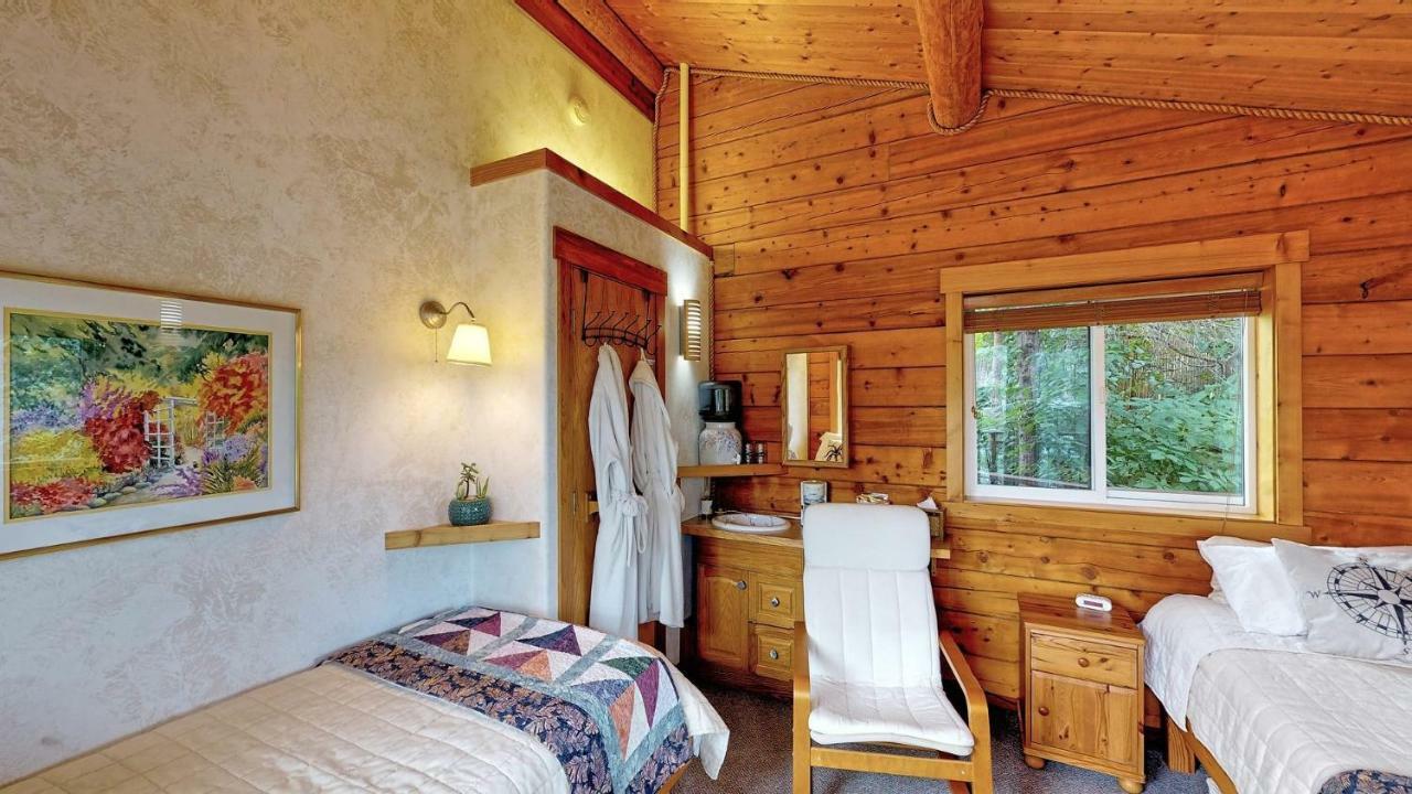 Stillpoint Lodge - All-Inclusive Halibut Cove Ngoại thất bức ảnh