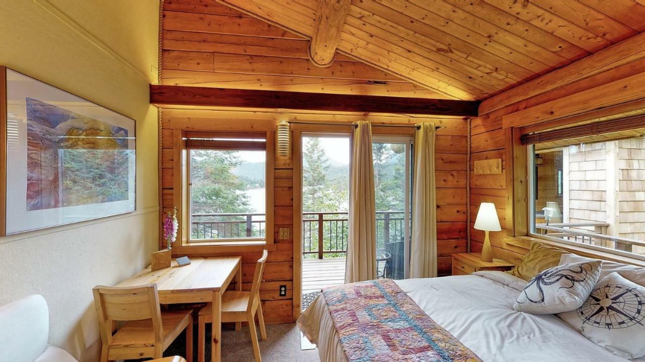 Stillpoint Lodge - All-Inclusive Halibut Cove Ngoại thất bức ảnh